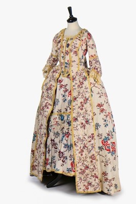 Lot 34 - A printed cotton 'Indienne' robe à la Franaise,...