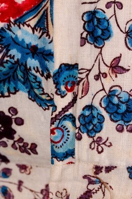 Lot 34 - A printed cotton 'Indienne' robe à la Franaise,...