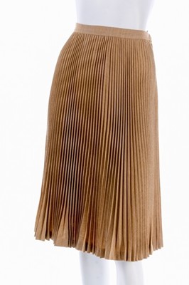 Lot 82 - A Pierre Balmain couture oatmeal linen suit,...
