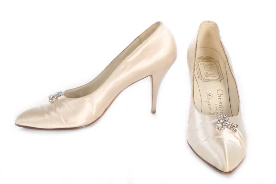 Lot 86 - Roger Vivier for Christian Dior ivory satin...