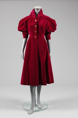 Lot 53 - An Elsa Schiaparelli couture deep fuchsia...