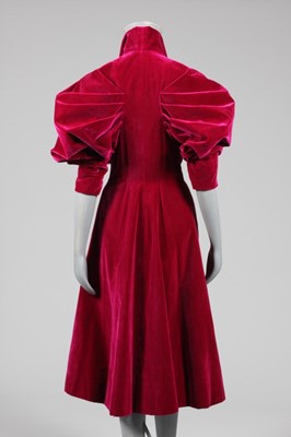 Lot 53 - An Elsa Schiaparelli couture deep fuchsia...