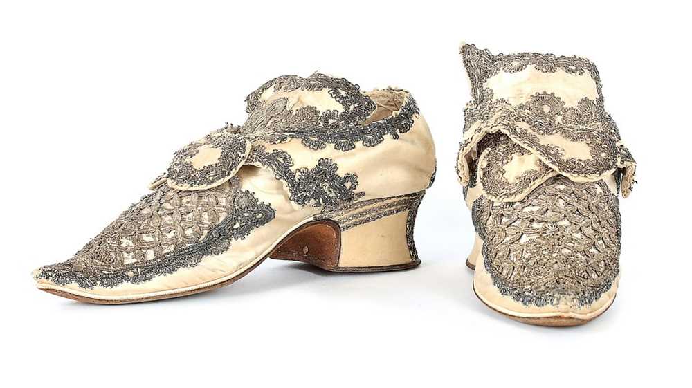 Lot 79 - A fine pair of silver lace and ivory satin...