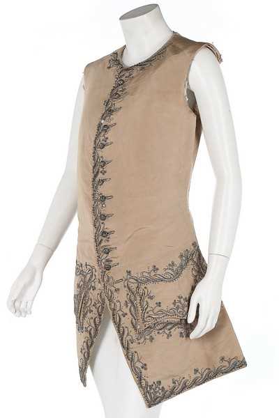 Lot 88 - A gentleman's embroidered buff silk waistcoat,...