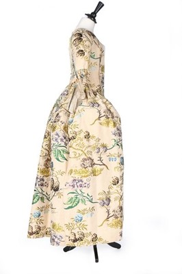 Lot 69 - A Spitalfields brocaded silk robe à l'Anglaise,...