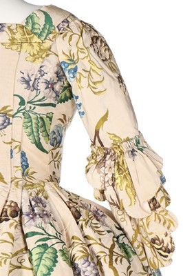 Lot 69 - A Spitalfields brocaded silk robe à l'Anglaise,...
