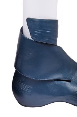 Lot 176 - A pair of Zaha Hadid for Lacoste men's shoes, 2009