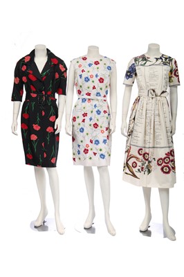 Lot 164 - An Oscar de la Renta botanical printed silk blouse, modern