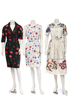 Lot 164 - An Oscar de la Renta botanical printed silk blouse, modern