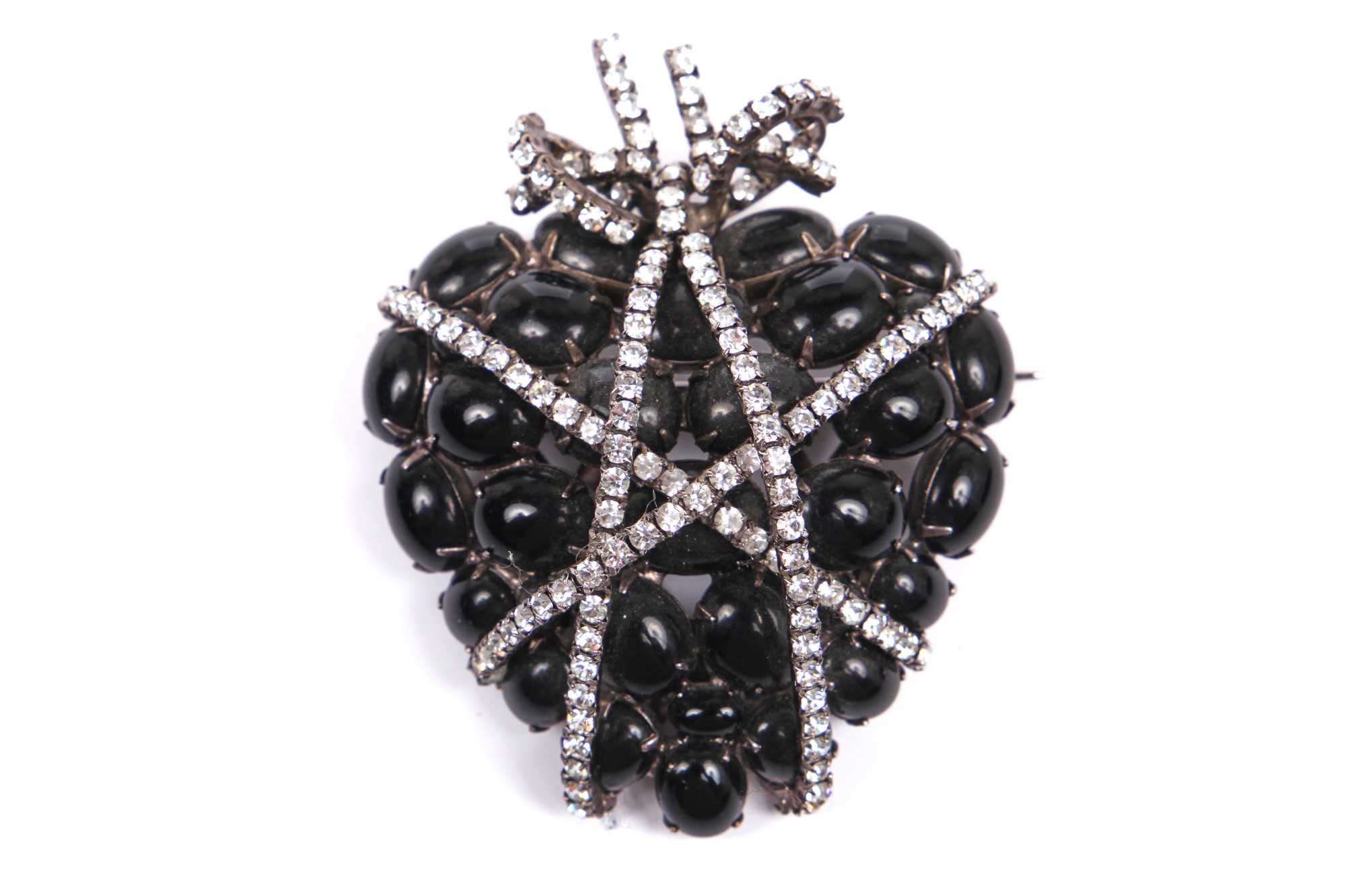 Lot 64 - An Iradj Moini 'black heart' brooch, 1990s