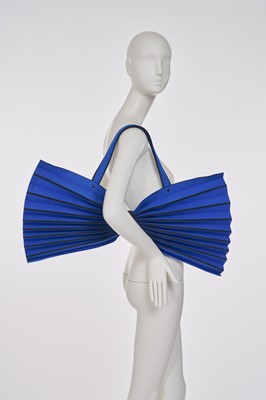 Lot 8 - An Issey Miyake pleated 'bow' bag, 1990s