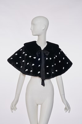 Lot 47 - A rare Vivienne Westwood faux ermine capelet, 'Harris Tweed' collection, Autumn-Winter 1987-88