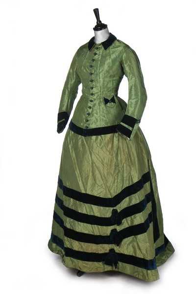Lot 259 - An arsenic-green striped silk gown, circa