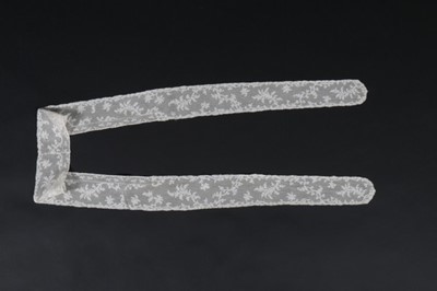 Lot 416 - An unusually long Valenciennes lappet circa...