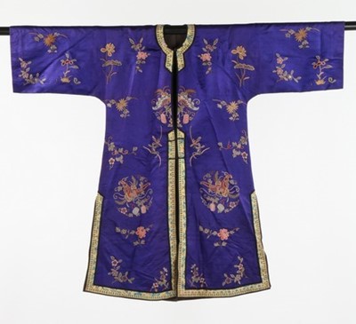 Lot 489 - A woman's informal robe, Chinese, 20th century,...